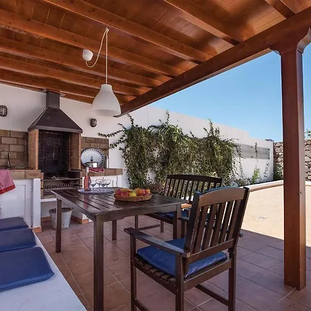 Puerto Del Carmen Sleeps 6 Pool Wifi Villa Puerto del Carmen (Lanzarote)